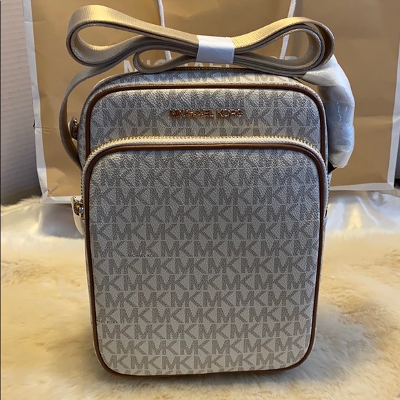 Michael Kors Handbags - Sold Michael Kors Jet Set flight xbody bag